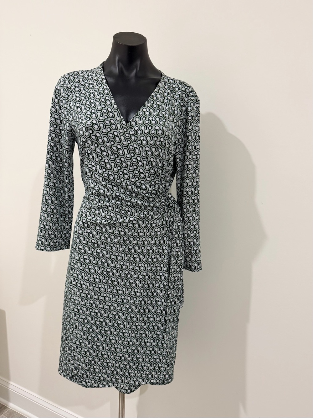 41 Hawthorn Stitch Fix Faux Wrap Dress Womens Geometric Med. 3/4 Sleeve V-Neck W